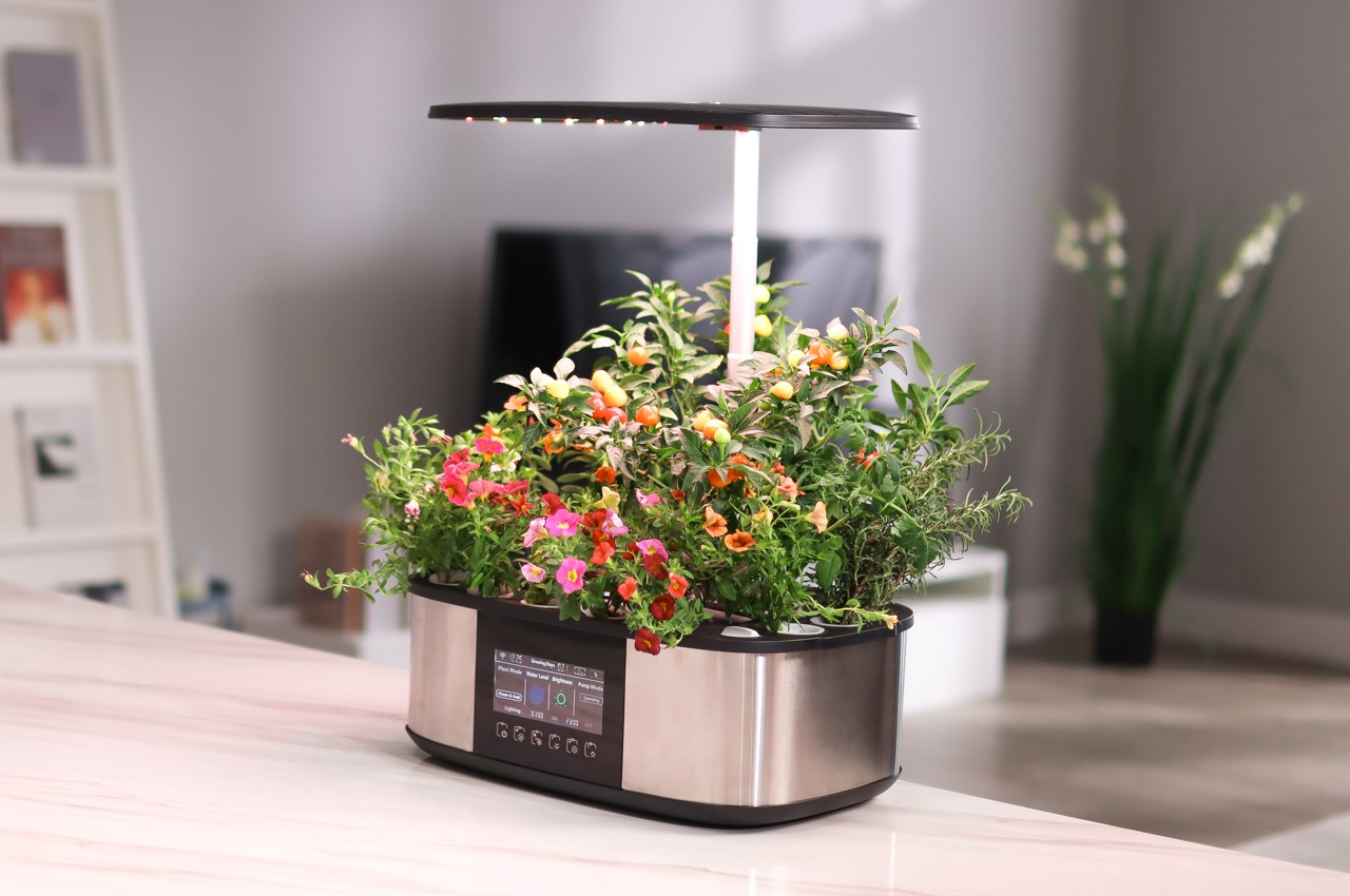 #Automated hydroponic smart planter lets you effortlessly grow up to 21 plants at once!