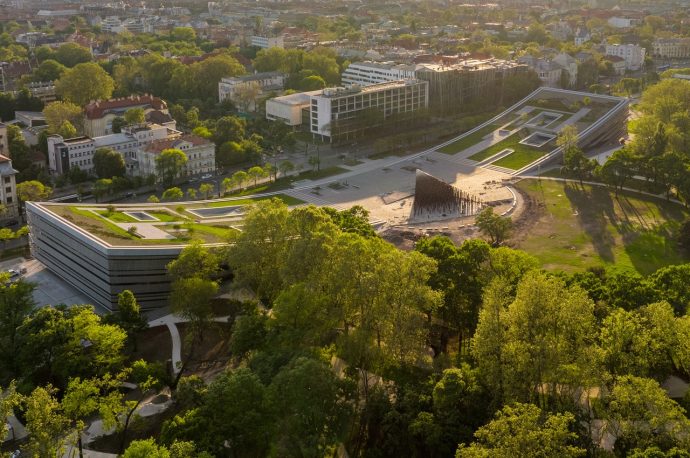 This beautiful Budapest museum has a roof that gently curves to meet the ground