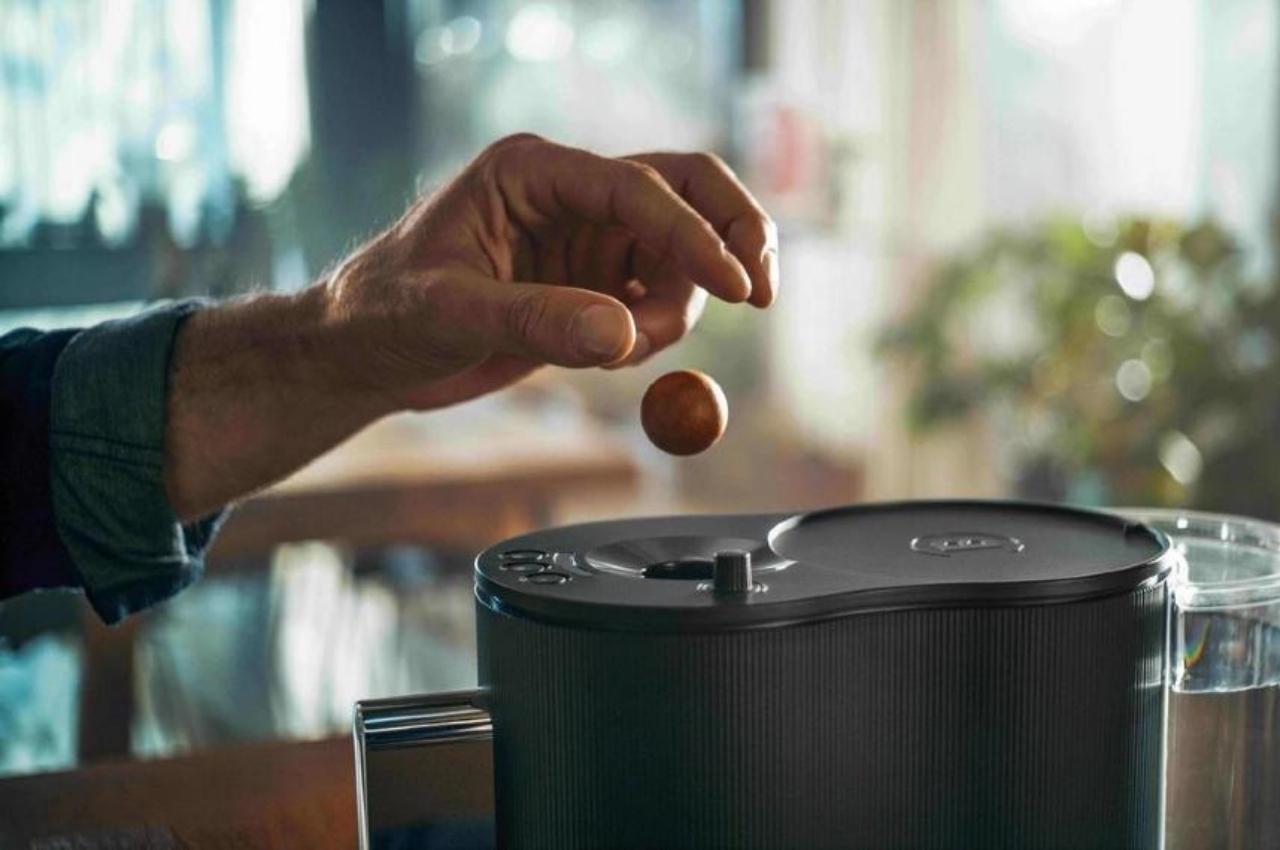 Eco-friendly coffee capsule machine uses coffee balls that can be turned  into compost - Yanko Design