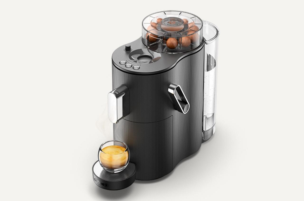 https://www.yankodesign.com/images/design_news/2022/09/eco-friendly-coffee-capsule-machine-uses-coffee-balls-that-can-be-turned-into-compost/6.jpg