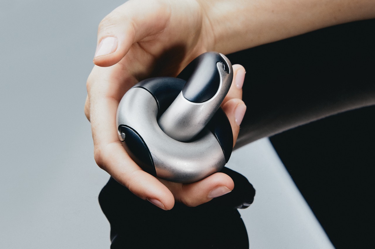 #This inter-dimensional fidget toy will absolutely melt your brain