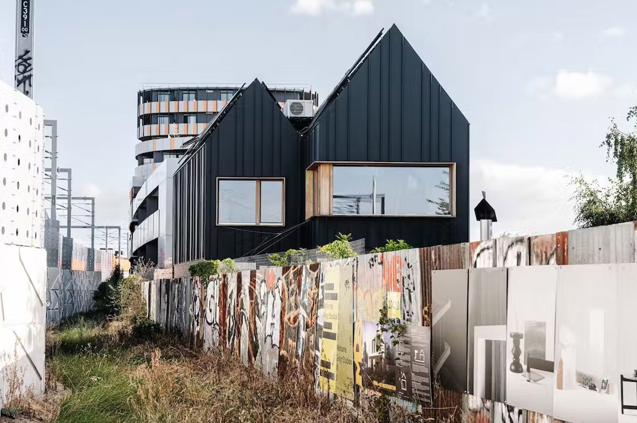 #This all-black dwelling in Melbourne is a regenerative design that produces more energy than it uses