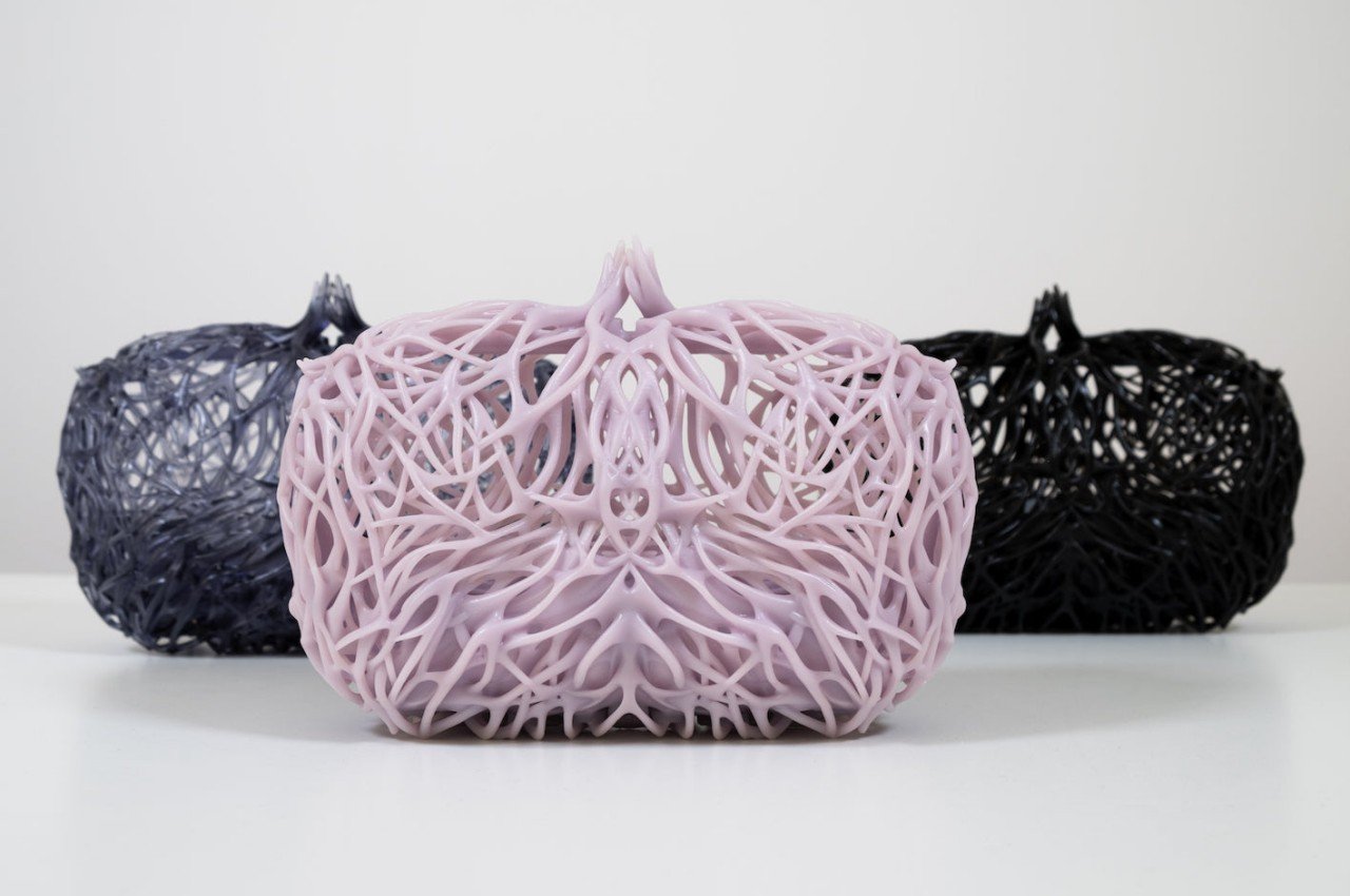 #These 3D printed clutch bags inspired by kelp look like treasures born of the sea