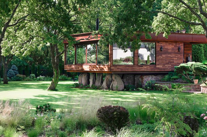 This floating chalet supported by stones is the relaxing nature retreat you need