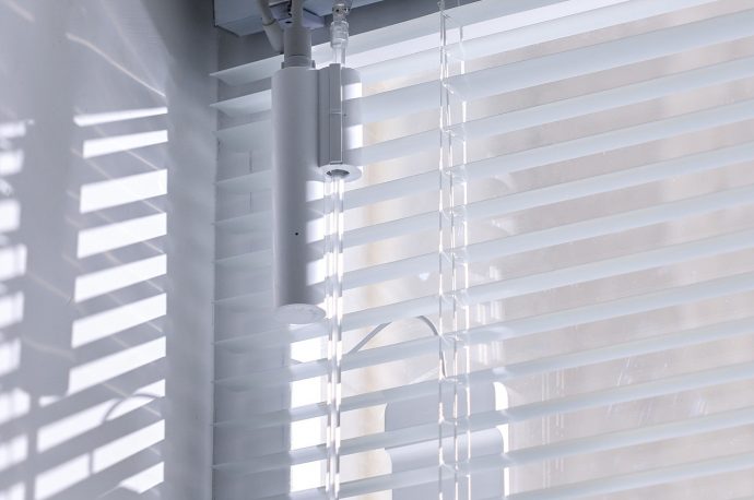 This $49 smart robot can automatically open and close blinds, making it a pretty neat gift this Holiday Season