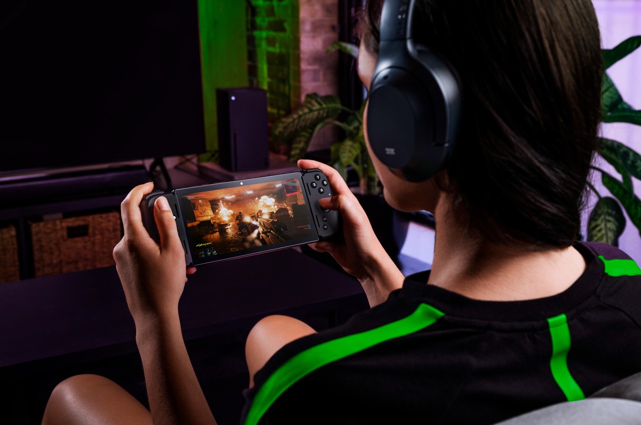Razer Edge is an Android tablet that is taking the Nintendo Switch head-on