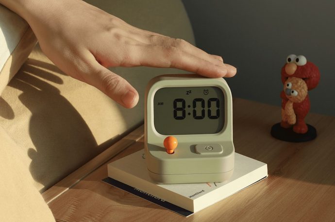 This alarm clock keeps track of time in a childlike, playful manner