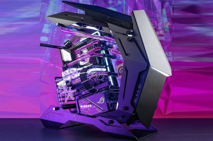 This alien-inspired PC case mod exposes powerful innards in the most sci-fi way