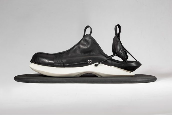 Self-wearing shoe concept automatically opens and closes thanks to a clever low-tech shape memory alloy spring