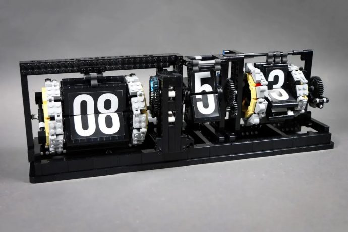 Someone built a LEGO Flip Clock that actually tells the time and now I want one for my desk…