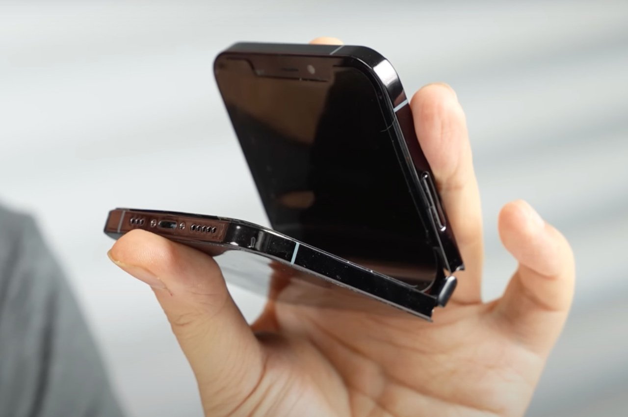 Foldable iPhone in Motorola Razr chassis is the mashup all Apple fans are waiting for