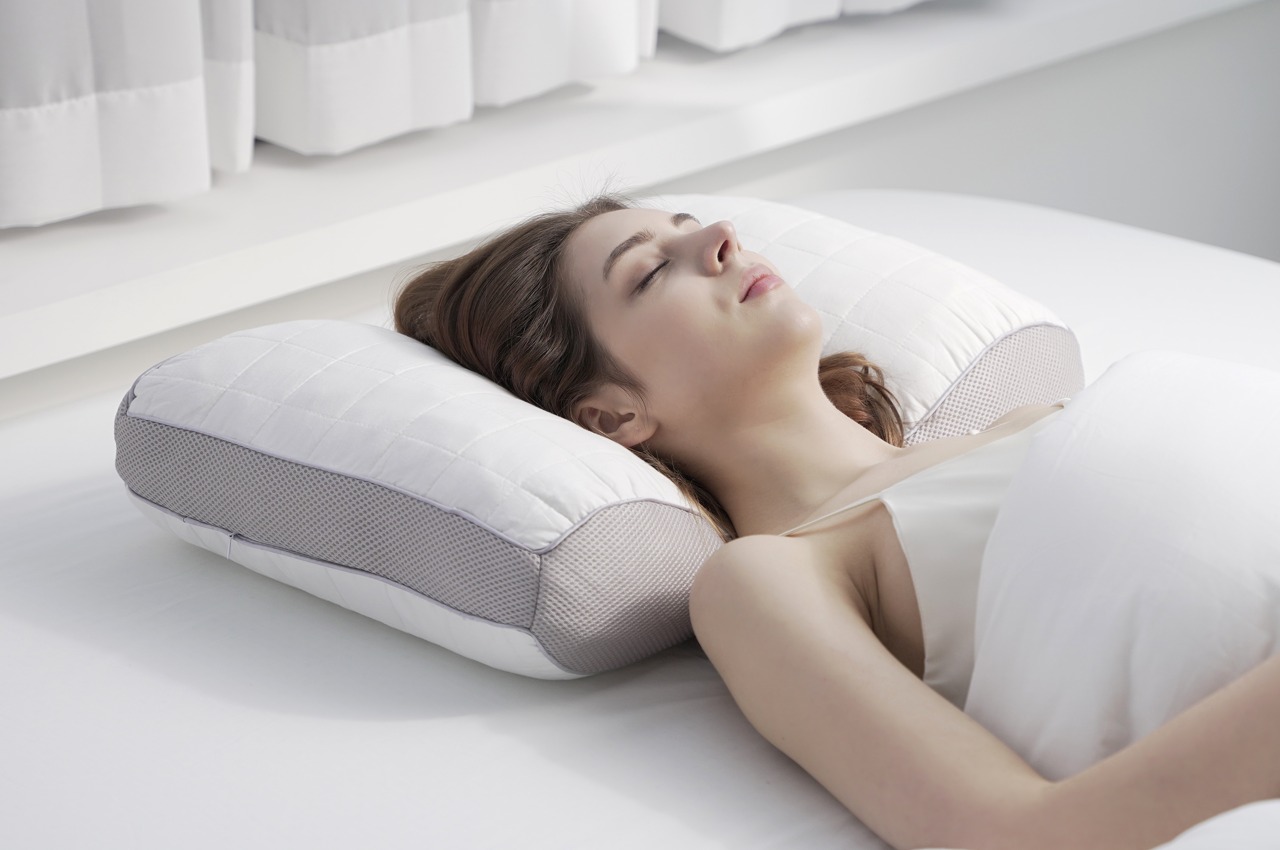 #This sleep-enhancing pillow is stuffed with an unusually clever combination of foam and fibers
