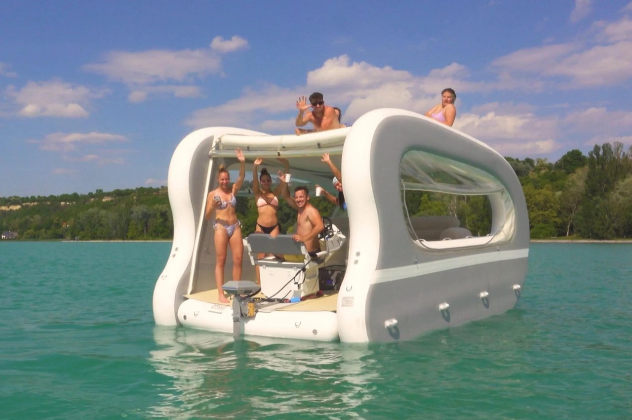 Portless Catamaran gives you an inflatable, two-level portable water party
