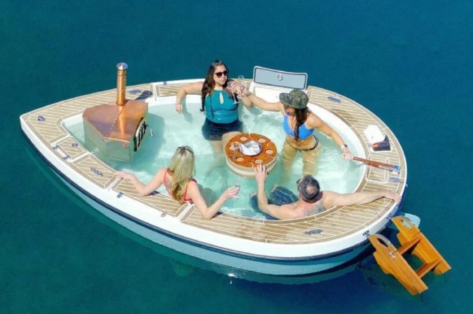 Spacuzzi lets you stay warm in a small jacuzzi in the ocean