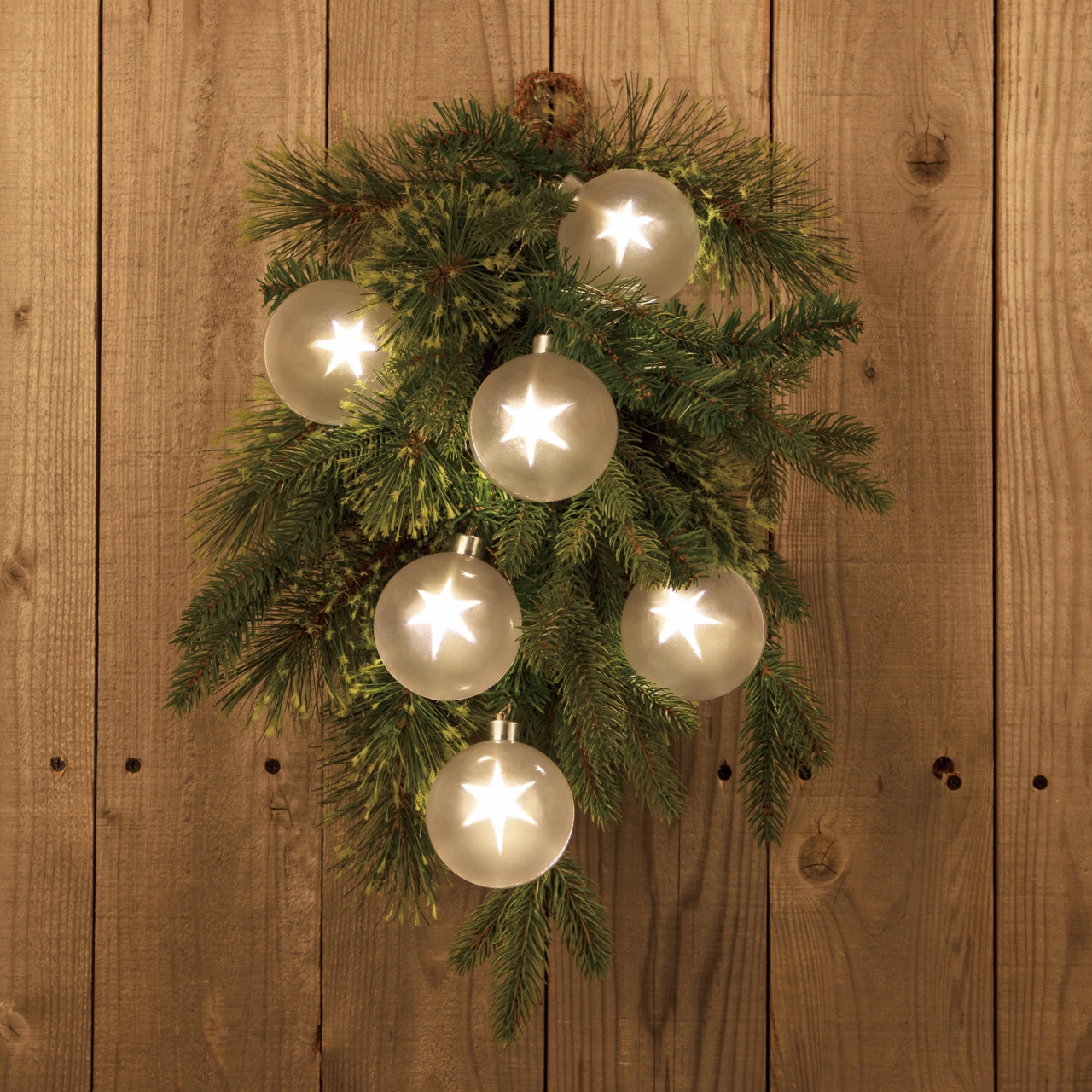This magical wreath carries the stars to bring some sparkle to your room