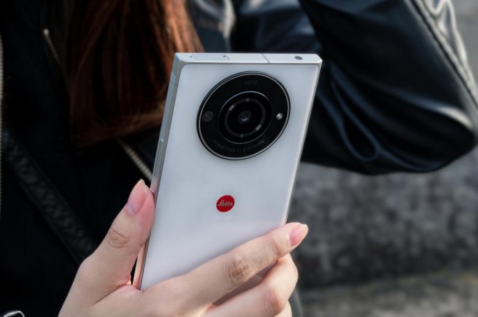 This Leitz Phone 2 is a smartphone dressed as a Leica camera