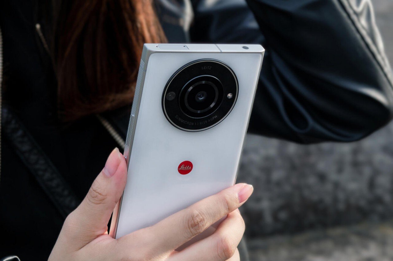 #This Leitz Phone 2 is a smartphone dressed as a Leica camera