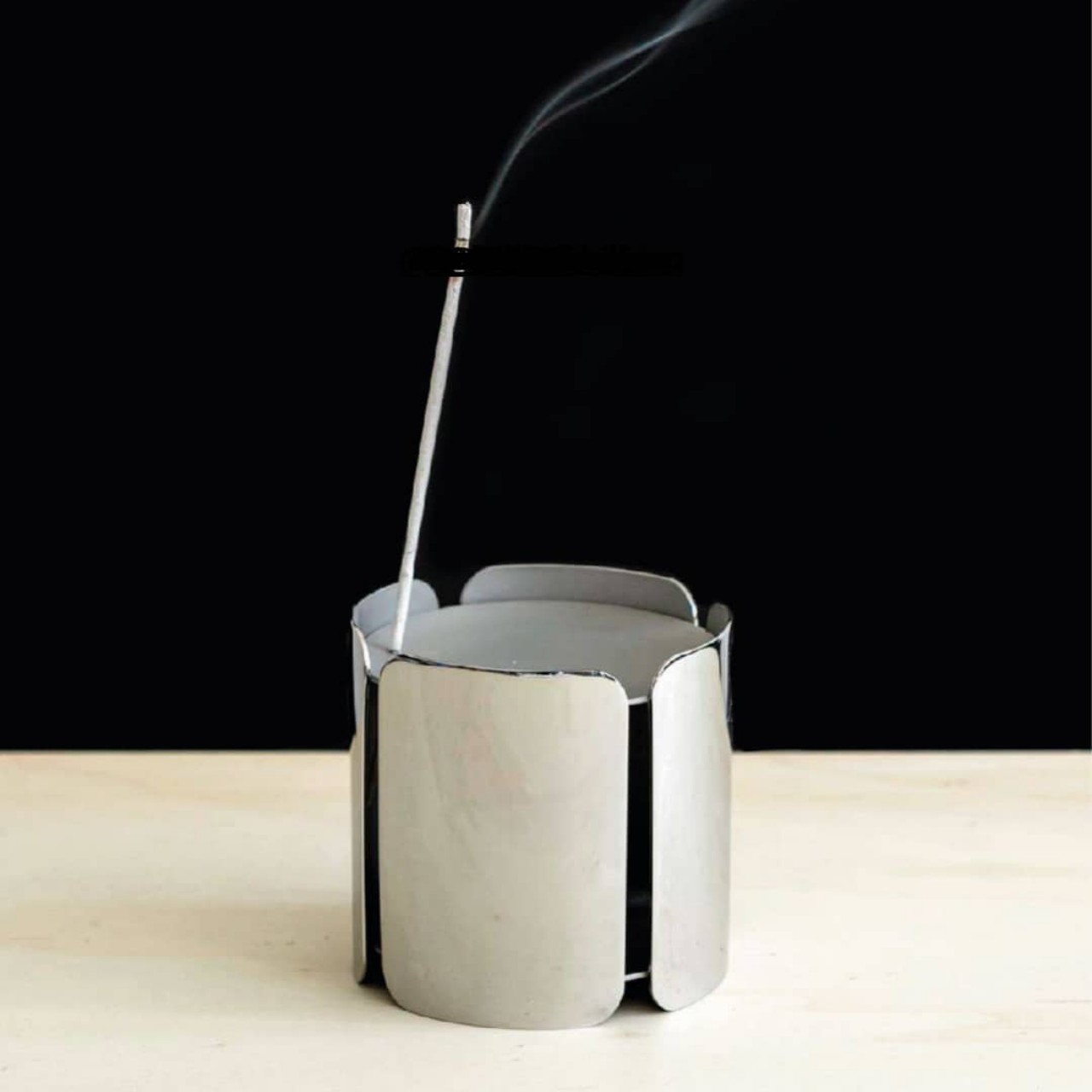 This low-key metal cylinder can take care of all your aromatic needs