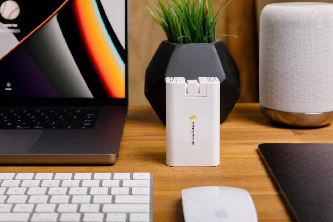 Mind-numbing 270W GaN Charger is a tiny power-brick that can charge three  laptops at the same time - Yanko Design