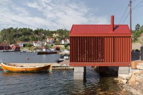 This bright red cabin is inspired by the traditional Norwegian boathouses