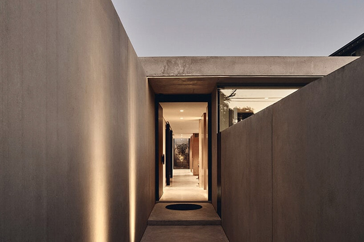 This contemporary Melbourne courtyard house is defined by tiered yet minimal volumes