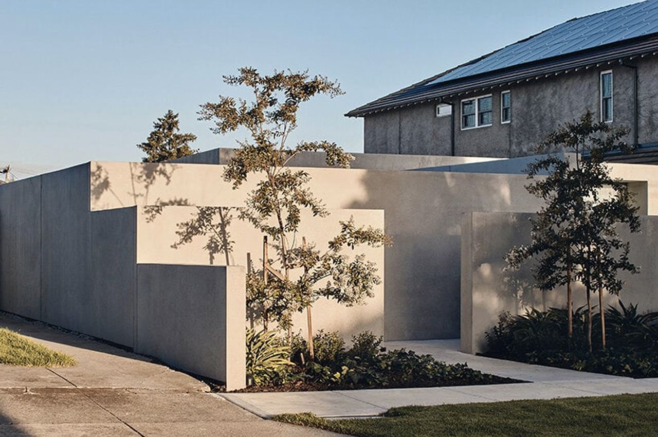 This contemporary Melbourne courtyard house is defined by tiered yet minimal volumes
