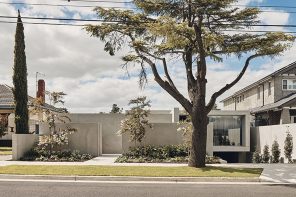This contemporary courtyard home in Melbourne is defined by layered yet minimal volumes