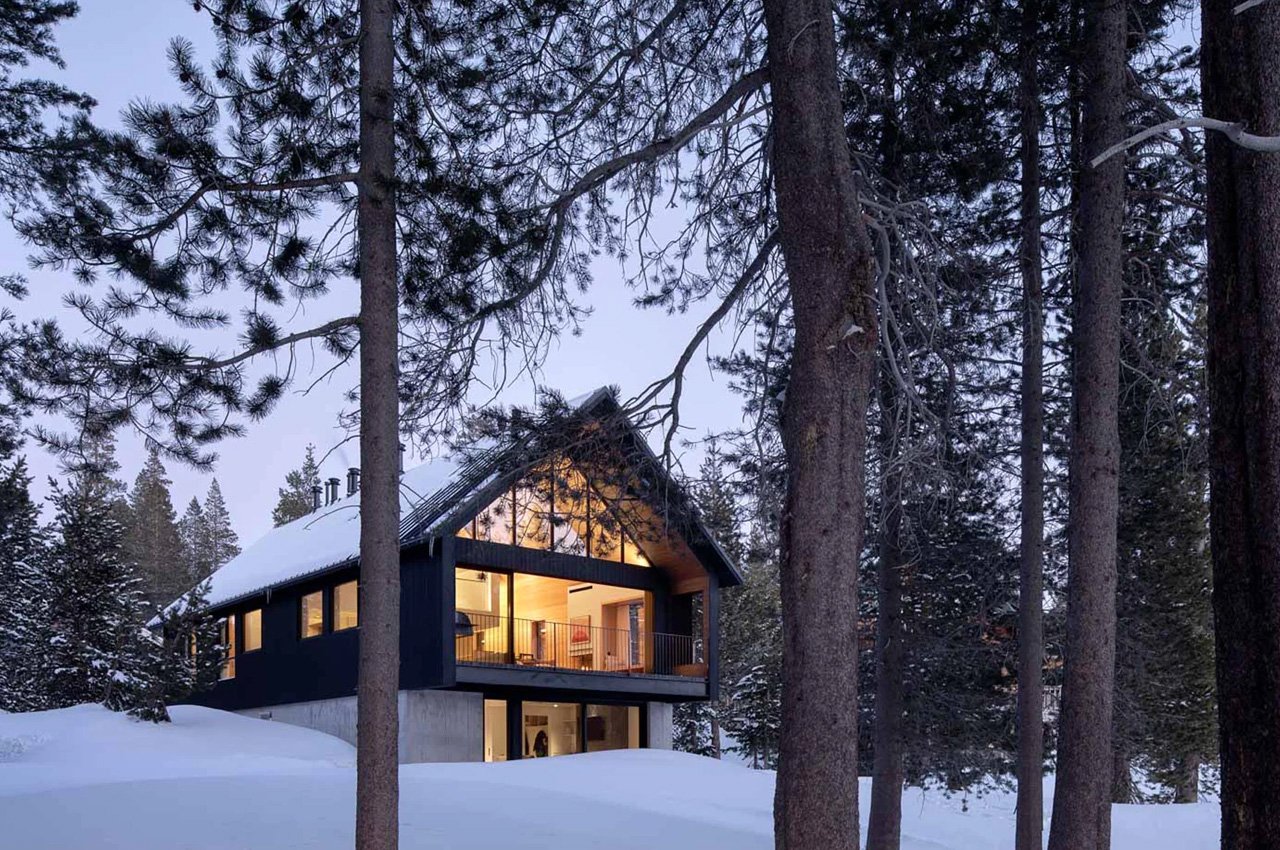 #This beautiful gabled lake house in Lake Tahoe was built using charred wood