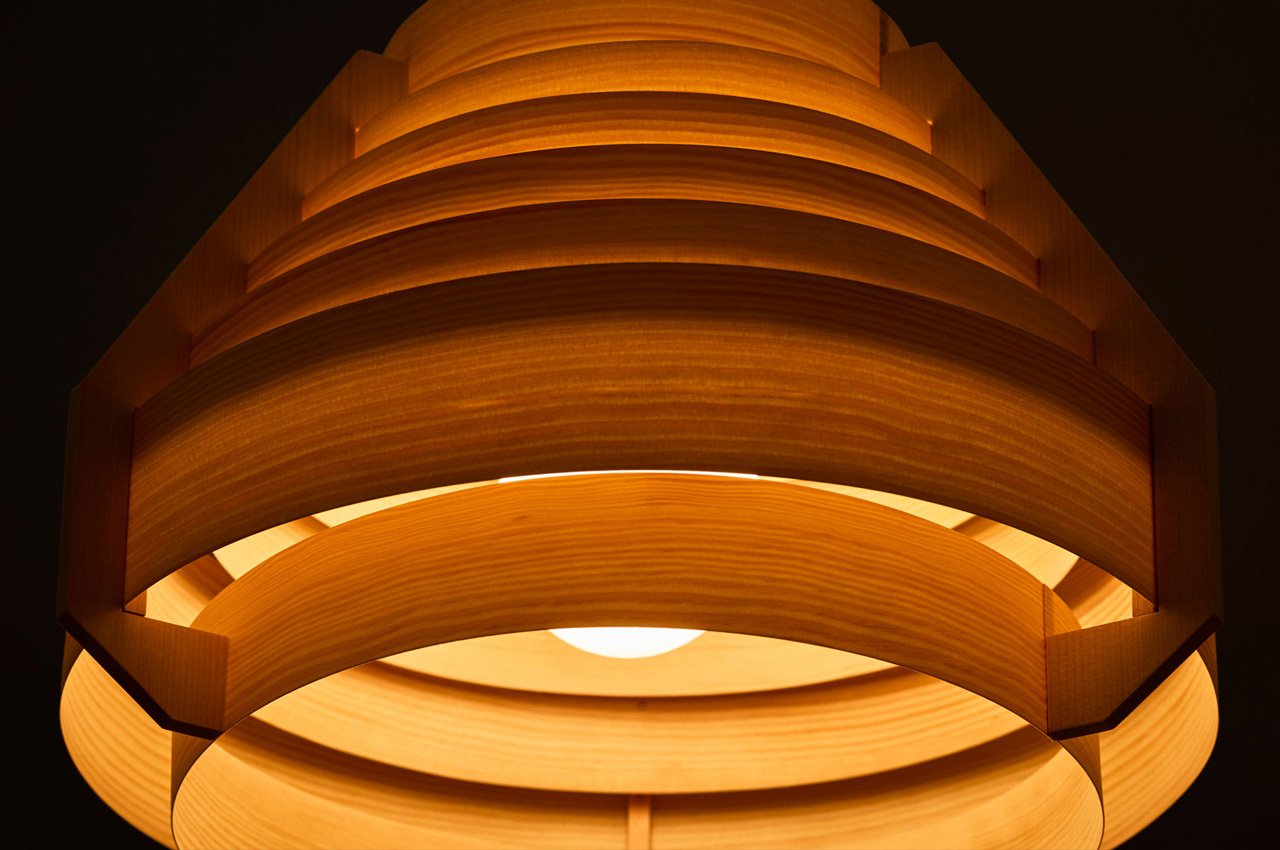 #This minimal pine wood lamp perfectly marries Scandinavian and Japanese aesthetics