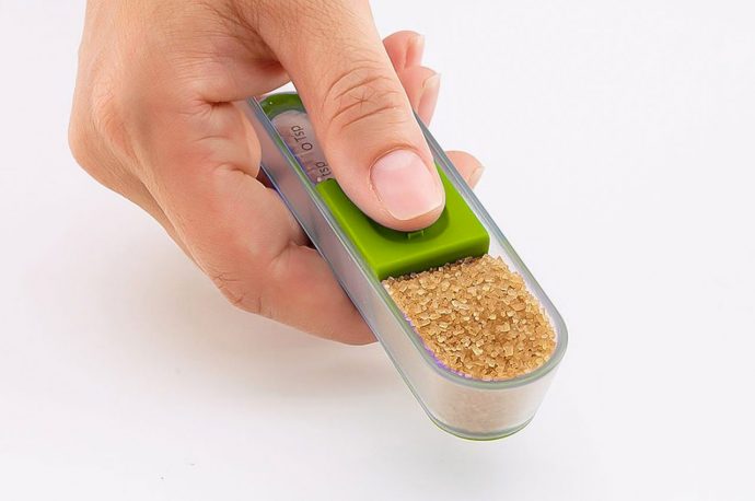 Measuring cup and spoon brings you all sizes with just a slider