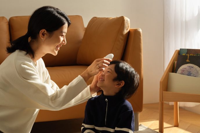 OPPO OHealth H1 is a pebble-shaped device that keeps tabs on your family’s health