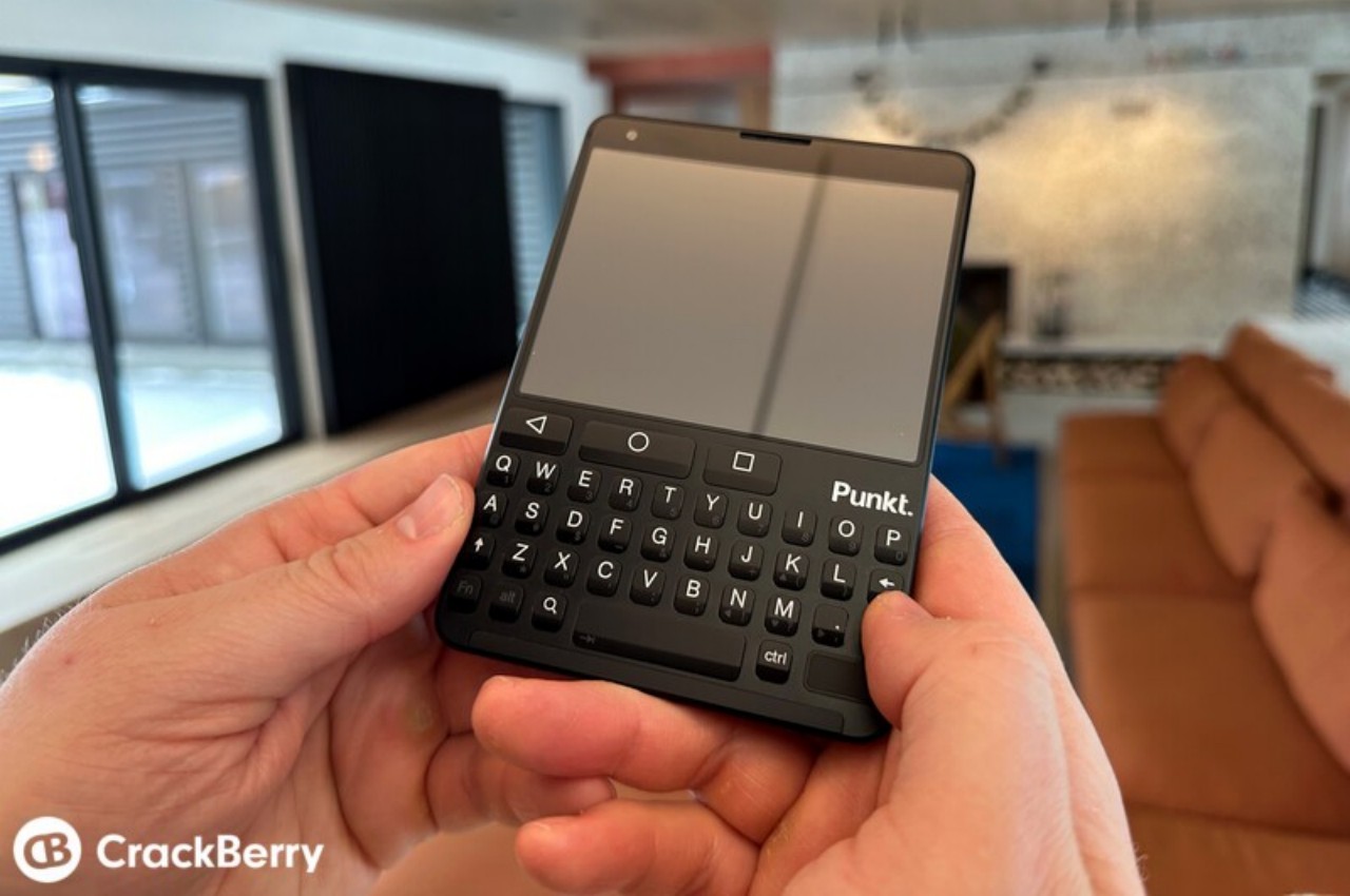 This cute BlackBerry-like phone is something some might wish they could buy  - Yanko Design
