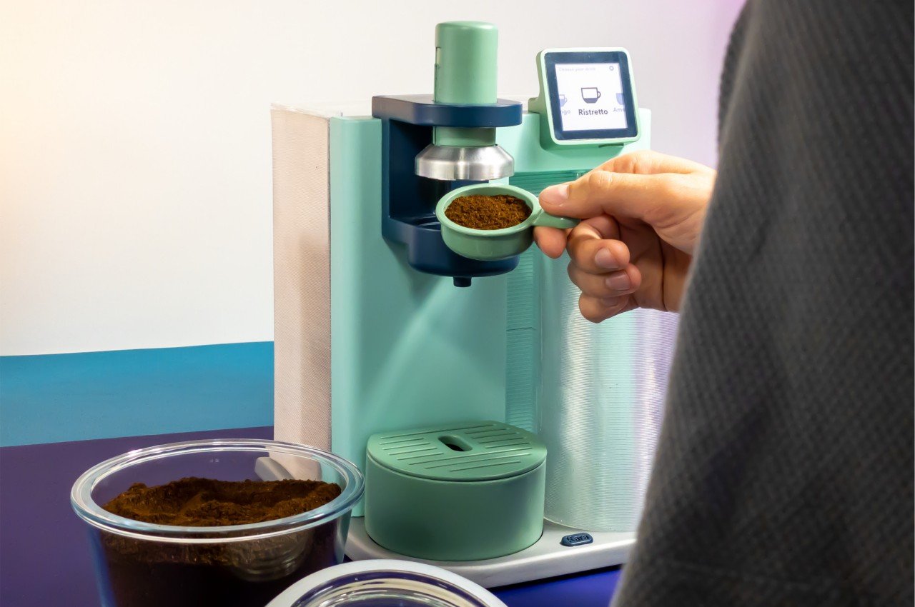 Eco-friendly coffee capsule machine uses coffee balls that can be turned  into compost - Yanko Design