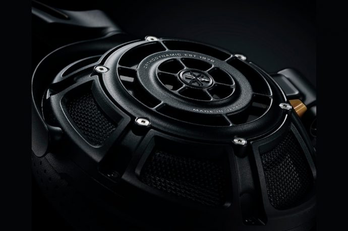 Yamaha YH-5000SE is a luxurious but lightweight pair of headphones for all-day wearing
