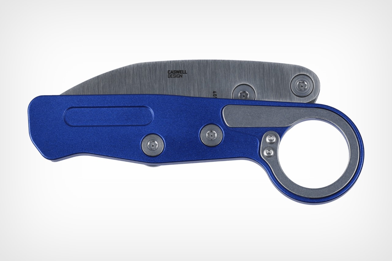 The unique hinge mechanism on this EDC pocket knife makes it an absolute delight