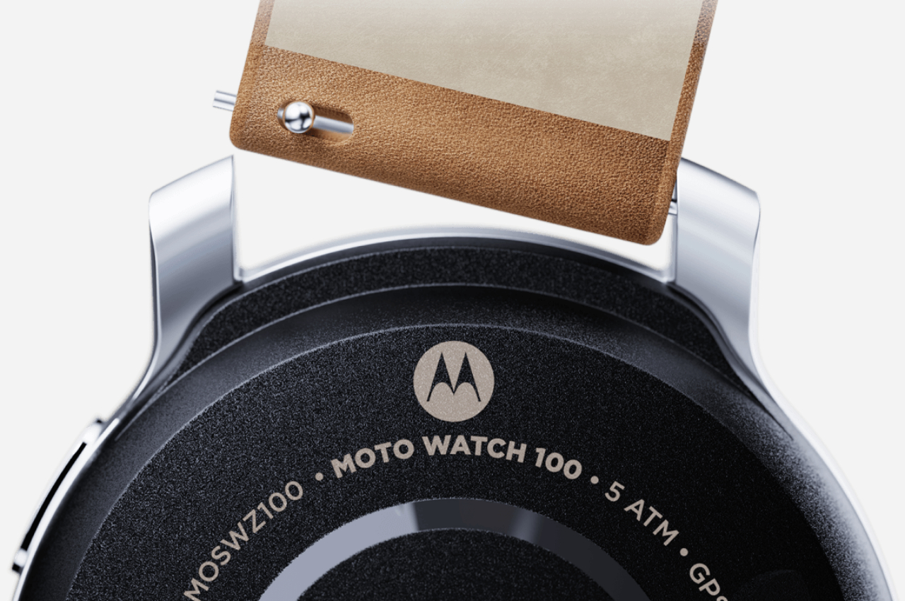 moto watch 100 is a low-cost smartwatch for safety-conscious families