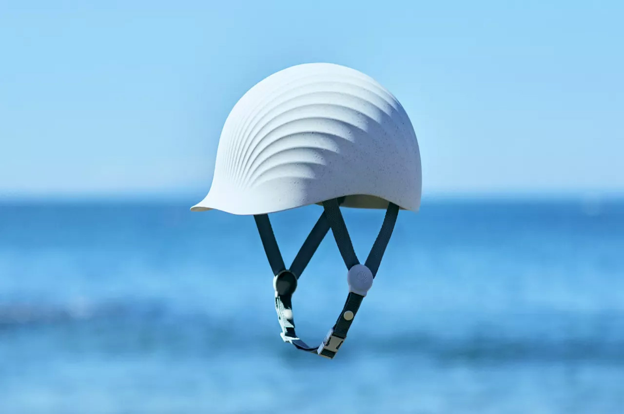 #This minimalist and environmentally-friendly helmet is made from waste scallop shells