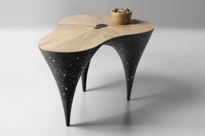 This distinctive coffee table blends contrasting elements to give it a unique character