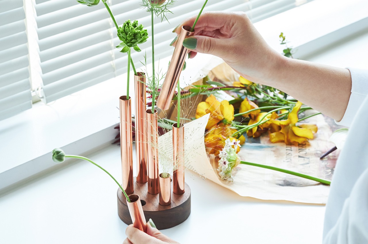 This copper tubes vase lets you create a lovely minimalist flower arrangement