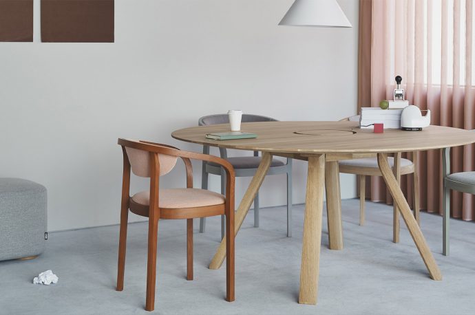This minimal + efficient workstation is a smooth culmination of Japanese craftsmanship + German design