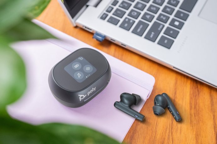 TWS Earbud Cases with built-in displays are the new iPods of the future…