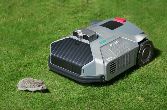 All-in-one modular robot mower with 3D vision keeps your lawn clean without fuss or wires