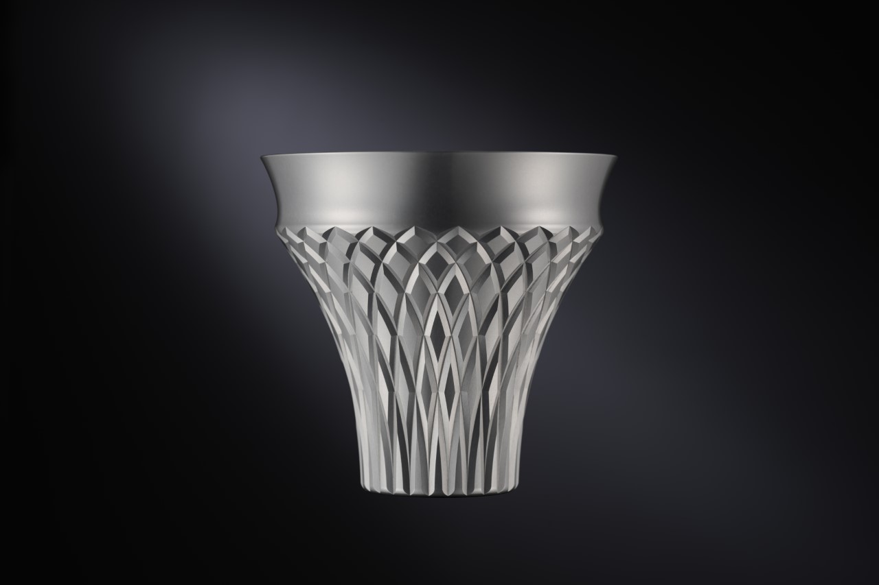Gorgeous machined-aluminum saké glasses with intricate details were designed to uplift its taste and visual presentation