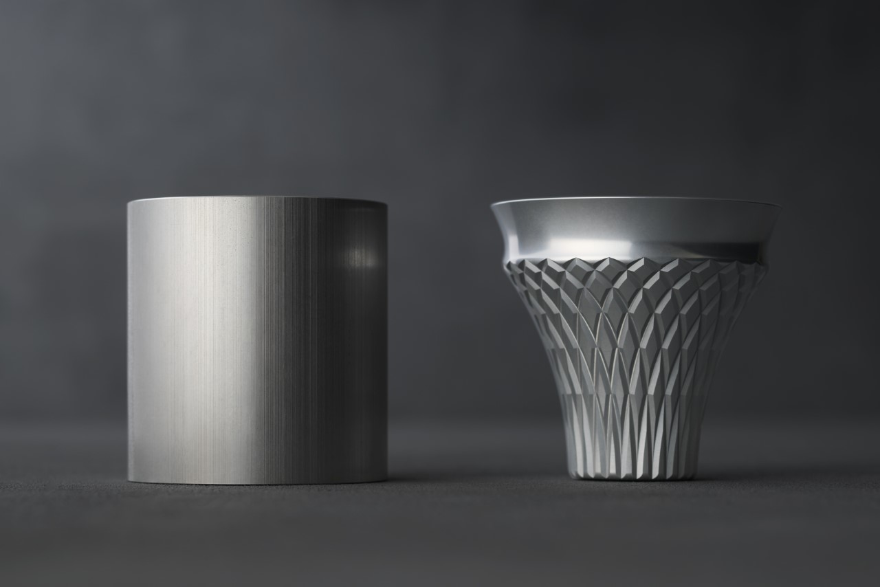 Gorgeous machined-aluminum saké glasses with intricate details were designed to uplift its taste and visual presentation