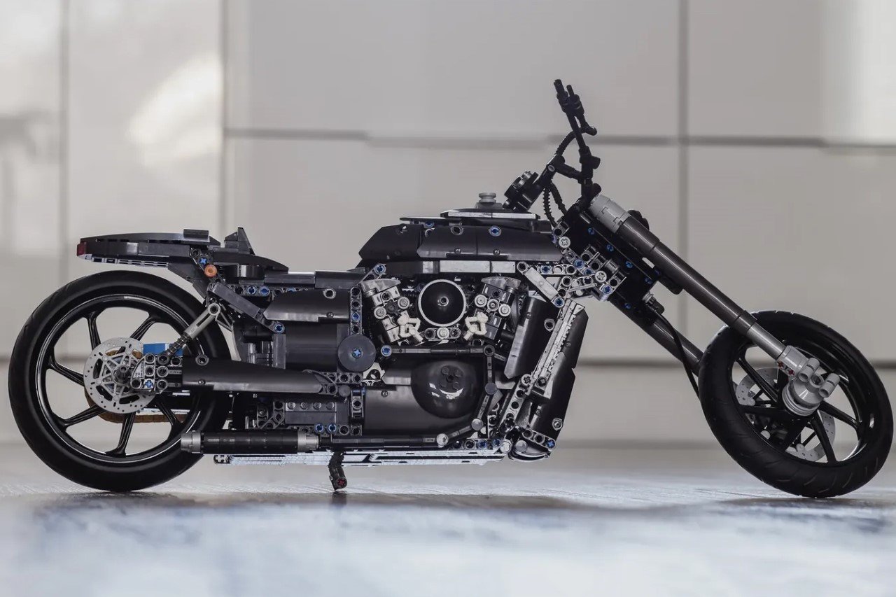 Gorgeous LEGO hot-rod motorcycle features a brick-based V2 engine with moving pistons