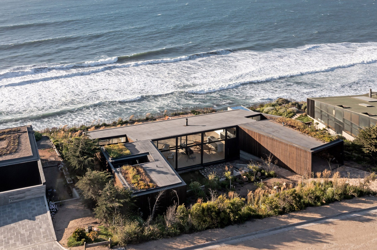 This beautiful U-shaped beach house in Chile is located on the edge of a cliff