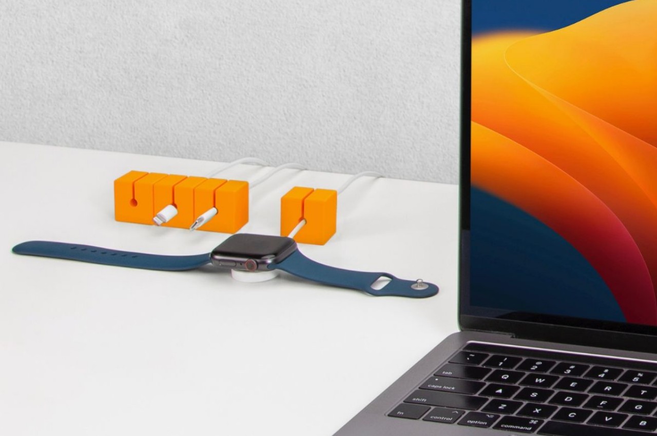 Faux leather desk mat keeps cables in order using magnets