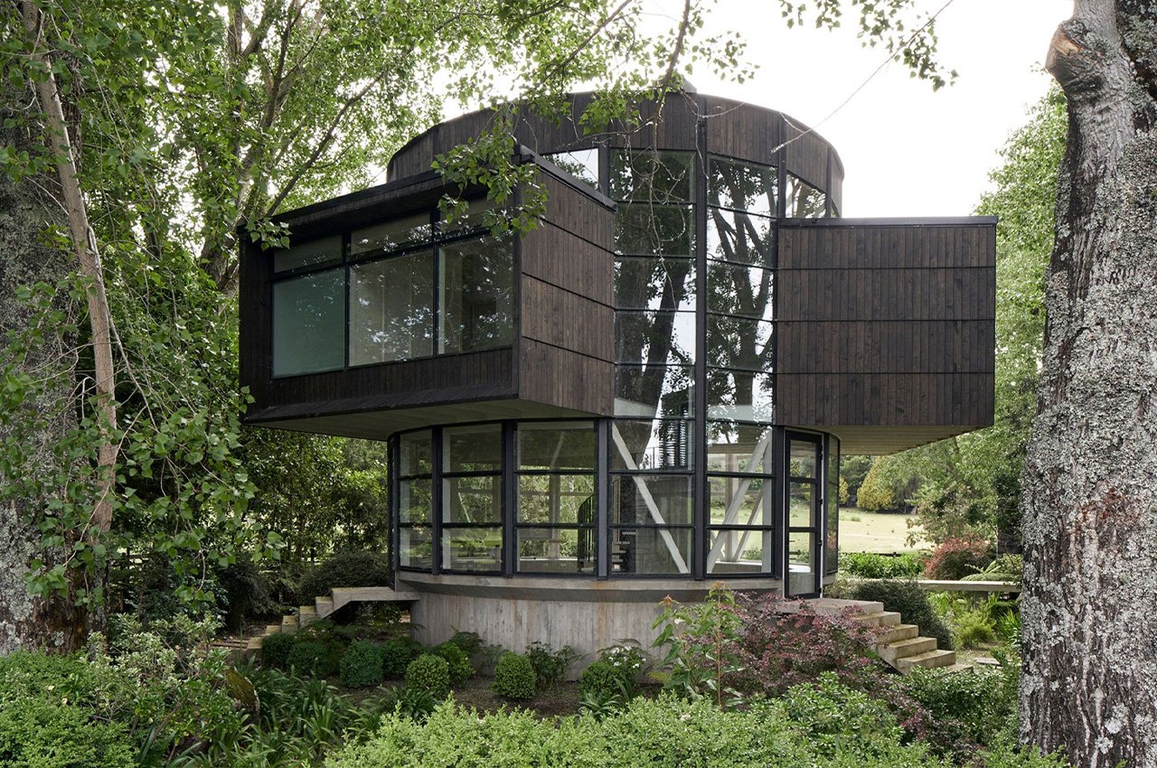 This glass pavilion in southern Chile features cantilevered boxed bedrooms