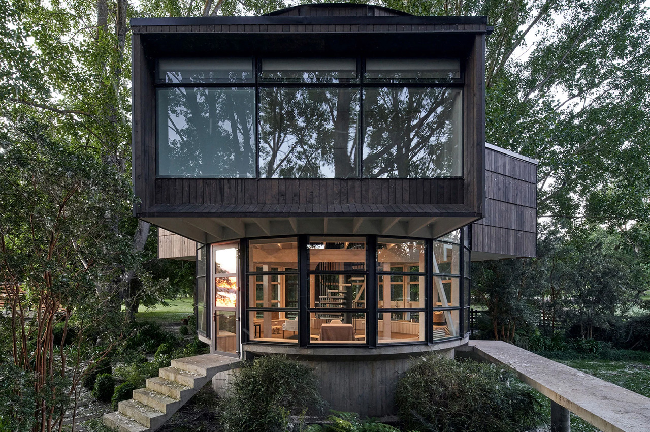 This glass pavilion in southern Chile features cantilevered boxed bedrooms