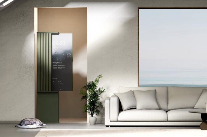 Sliding doorway display borrows a scenery to enchant and inform